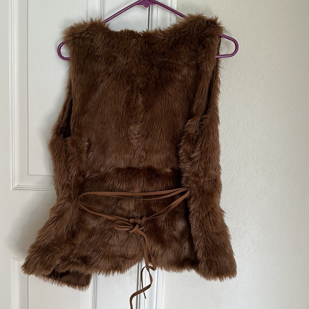 Faux Fur Vest - Picture 4 of 10